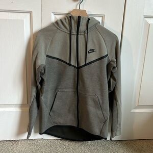 Nike Tech Fleece Sweatshirt (size medium)